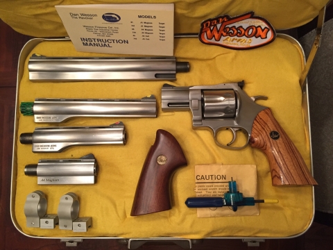 0-Dan-Wesson-P-744-VH.jpeg